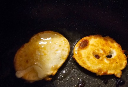 Фото шага рецепта Оладьи на сыворотке 174853 шаг 8  