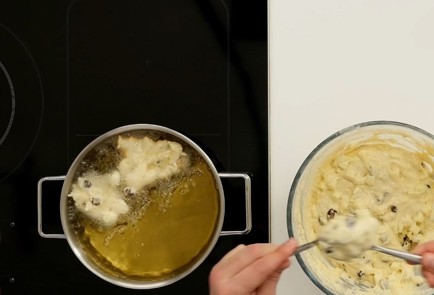 Фото шага рецепта Голландские пончики олиболы 114399 шаг 7  