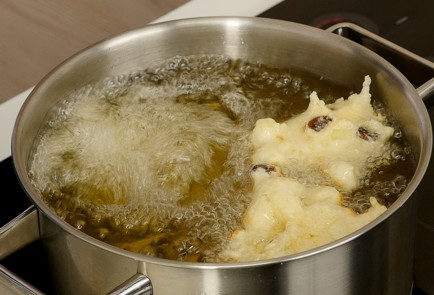 Фото шага рецепта Голландские пончики олиболы 114399 шаг 8  