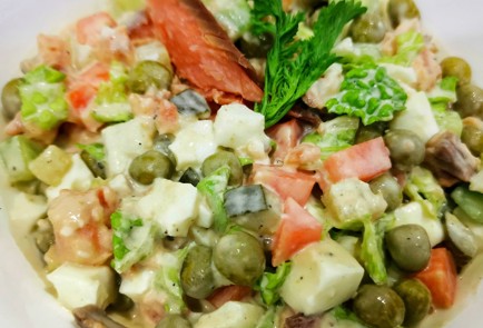 Фото шага рецепта Оливье с горбушей 175214 шаг 11  