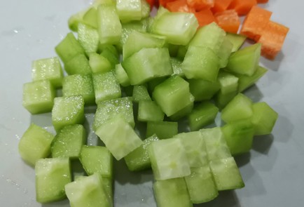 Фото шага рецепта Оливье с горбушей 175214 шаг 2  