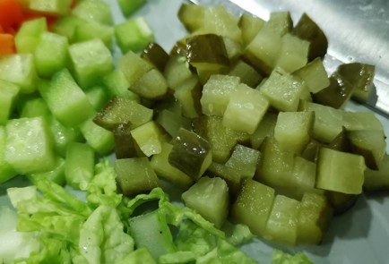 Фото шага рецепта Оливье с горбушей 175214 шаг 4  