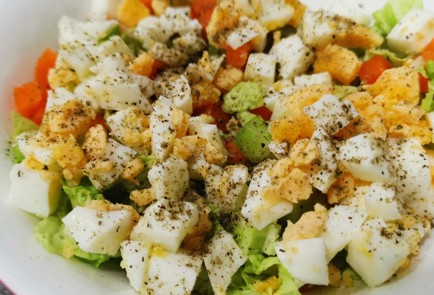 Фото шага рецепта Оливье с горбушей 175214 шаг 7  