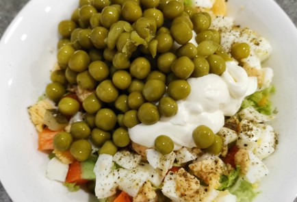 Фото шага рецепта Оливье с горбушей 175214 шаг 9  