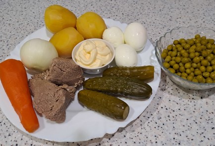 Фото шага рецепта Оливье с говядиной и морковью 188019 шаг 1  