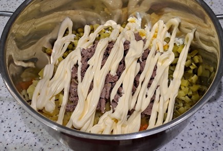 Фото шага рецепта Оливье с говядиной и морковью 188019 шаг 10  