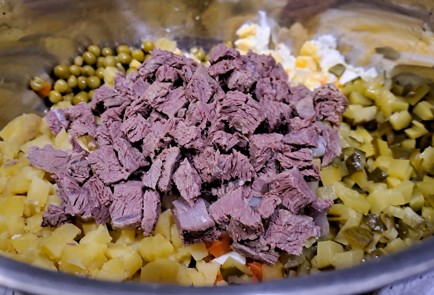 Фото шага рецепта Оливье с говядиной и морковью 188019 шаг 9  