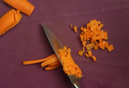 Фото шага рецепта Оливье с копченой рыбой и камчатским крабом 55912 шаг 1  