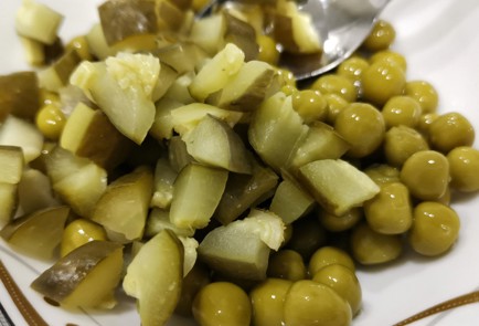 Фото шага рецепта Оливье с перепелкой 175213 шаг 5  