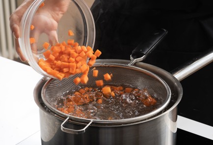 Фото шага рецепта Оливье с пряной курицей 140334 шаг 10  