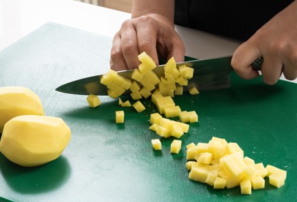 Фото шага рецепта Оливье с пряной курицей 140334 шаг 6  