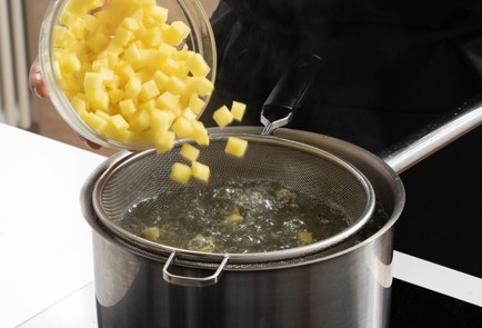 Фото шага рецепта Оливье с пряной курицей 140334 шаг 7  