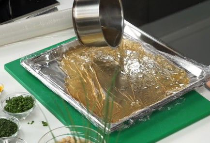 Фото шага рецепта Оливье с раками и желе 91558 шаг 2  