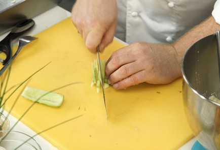 Фото шага рецепта Оливье с раками и желе 91558 шаг 4  