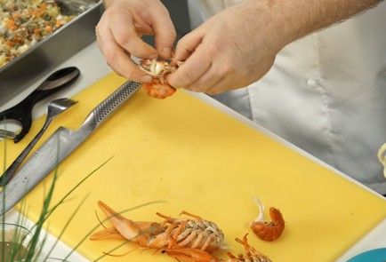 Фото шага рецепта Оливье с раками и желе 91558 шаг 6  