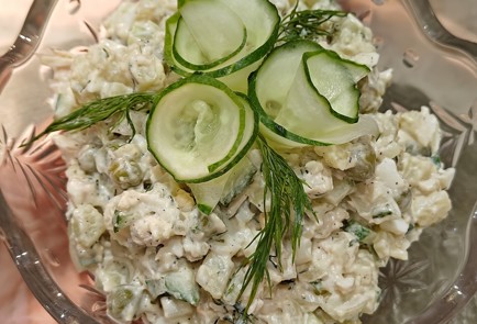 Фото шага рецепта Оливье со свежим огурцом и курицей 175147 шаг 13  