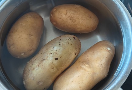 Фото шага рецепта Оливье со свежим огурцом и курицей 175147 шаг 2  