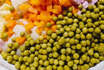 Фото шага рецепта Оливье 188003 шаг 7  