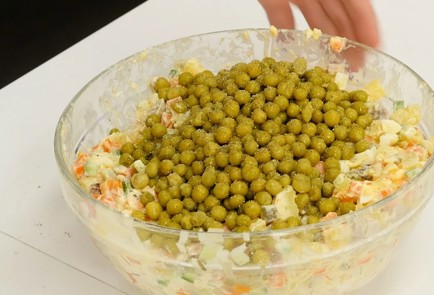 Фото шага рецепта Оливье 54990 шаг 10  