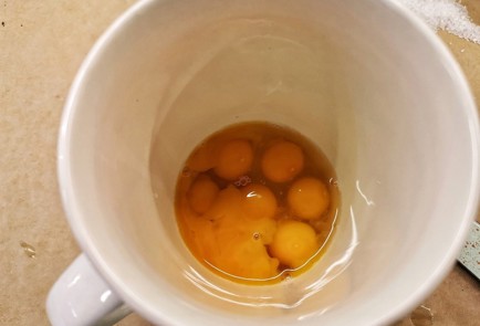 Фото шага рецепта Омлет из перепелиных яиц 140179 шаг 1  