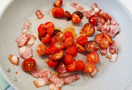 Фото шага рецепта Омлет с грибами 191234 шаг 7