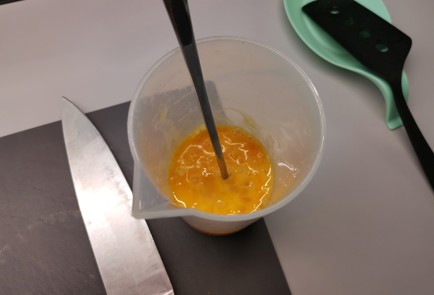 Фото шага рецепта Омлет с грибами 191522 шаг 8  