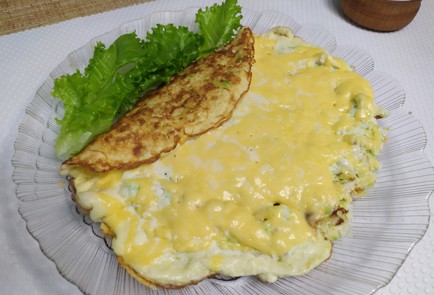 Фото шага рецепта Омлет с кабачком и сыром 190493 шаг 10  