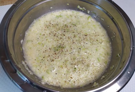 Фото шага рецепта Омлет с кабачком и сыром 190493 шаг 4  