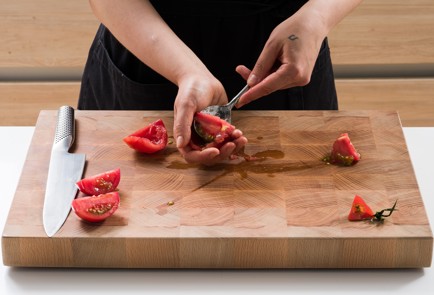 Фото шага рецепта Омлет с микрозеленью и сыром 152516 шаг 1  