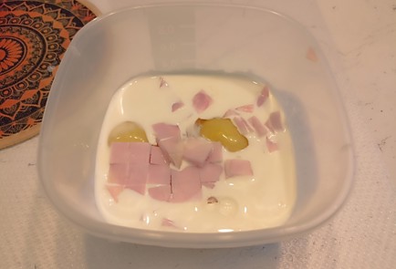 Фото шага рецепта Омлет с ветчиной помидорами и сыром в мультипекаре 191149 шаг 4  