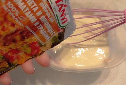 Фото шага рецепта Омлет с ветчиной помидорами и сыром в мультипекаре 191149 шаг 6  