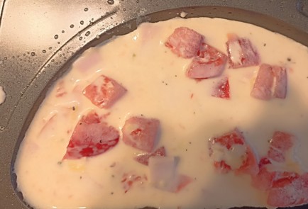 Фото шага рецепта Омлет с ветчиной помидорами и сыром в мультипекаре 191149 шаг 9  