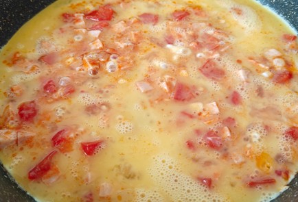 Фото шага рецепта Омлет с помидором и базиликом 191695 шаг 9  