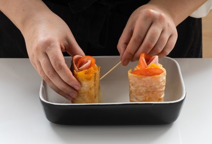 Фото шага рецепта Омлет с розочками из лаваша 151694 шаг 5  