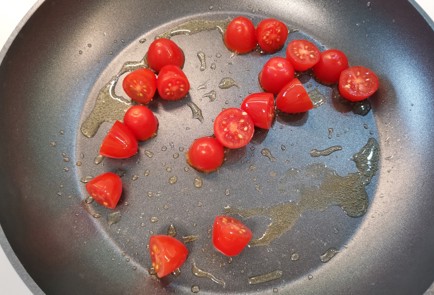 Фото шага рецепта Омлет с сыром рикотта 186558 шаг 5  