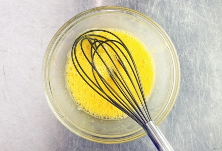 Фото шага рецепта Омлет с сыром 57045 шаг 1  