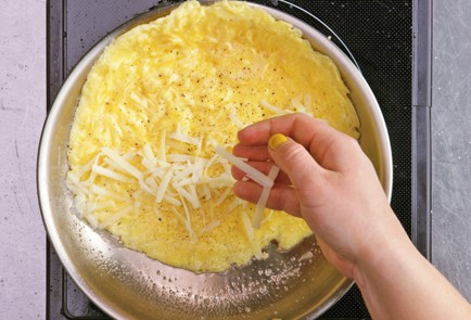 Фото шага рецепта Омлет с сыром 57045 шаг 4  