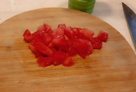 Фото шага рецепта Омлет с томатами и сыром в мультипекаре 191150 шаг 1  