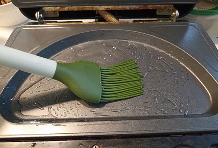 Фото шага рецепта Омлет с томатами и сыром в мультипекаре 191150 шаг 6  