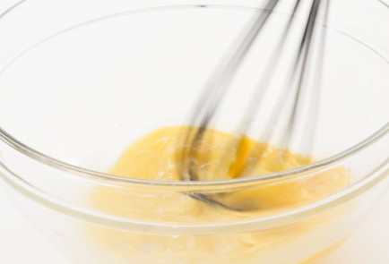 Фото шага рецепта Омлет с водкой и лососем 16926 шаг 1  