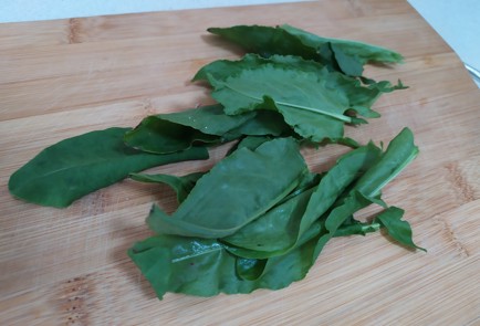 Фото шага рецепта Омлет с зеленым щавелем и семенами льна 189847 шаг 1  