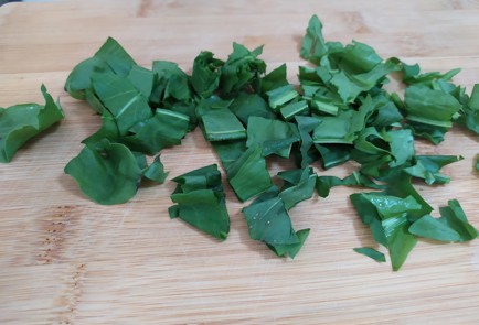 Фото шага рецепта Омлет с зеленым щавелем и семенами льна 189847 шаг 2  