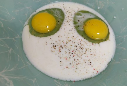 Фото шага рецепта Омлет с зеленым щавелем и семенами льна 189847 шаг 5  