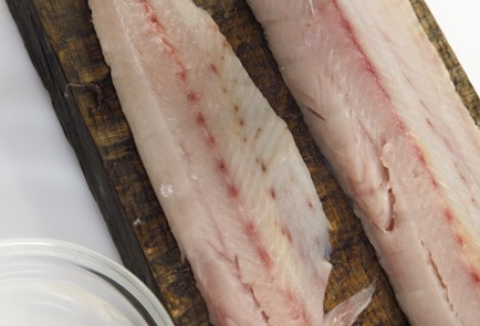 Фото шага рецепта Омуль слабой соли 69098 шаг 1  