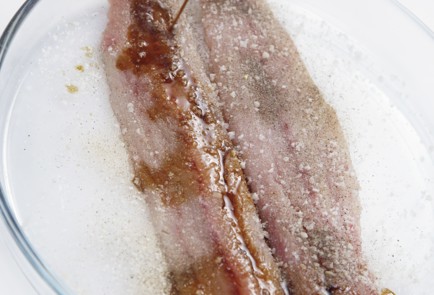 Фото шага рецепта Омуль слабой соли 69098 шаг 2  