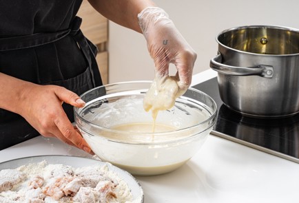 Фото шага рецепта Омуль в кляре с бататом фри 186382 шаг 10  