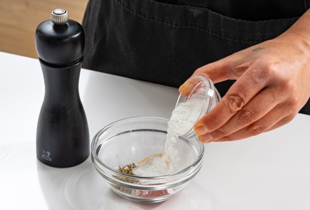 Фото шага рецепта Омуль в кляре с бататом фри 186382 шаг 4  