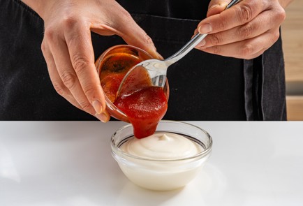 Фото шага рецепта Омуль в кляре с бататом фри 186382 шаг 5  