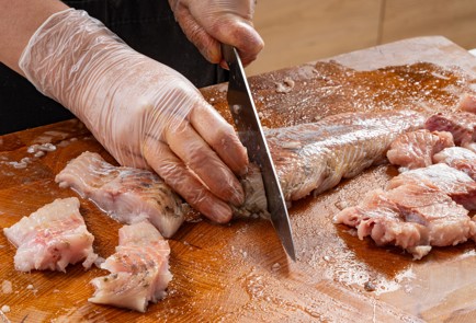 Фото шага рецепта Омуль в кляре с бататом фри 186382 шаг 6  