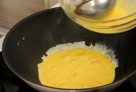 Фото шага рецепта Японский омлет омурайсу 124983 шаг 8  